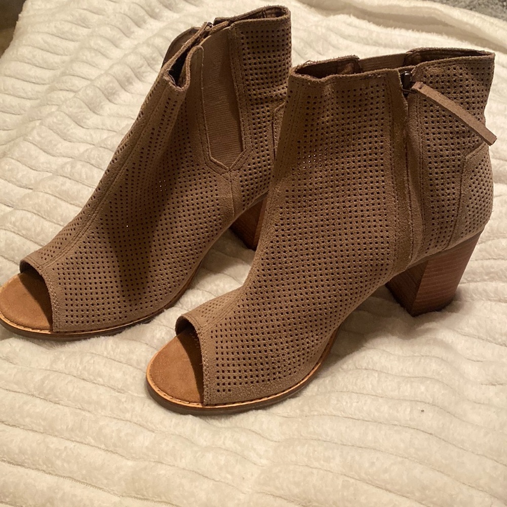 TOMS wedge open toe high heal